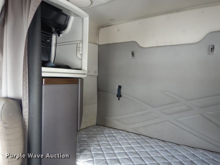 image for item DH2228 2013 Volvo VNL semi truck