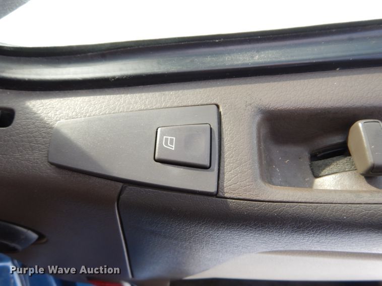 image for item DH2228 2013 Volvo VNL semi truck