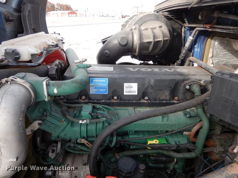 image for item DH2228 2013 Volvo VNL semi truck