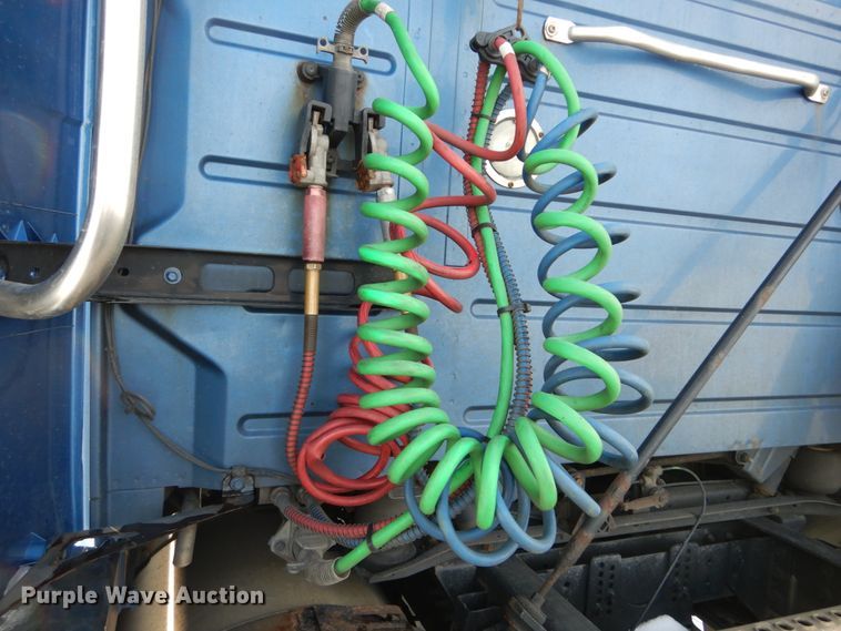 image for item DH2228 2013 Volvo VNL semi truck