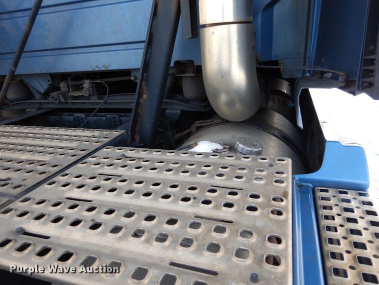 image for item DH2228 2013 Volvo VNL semi truck