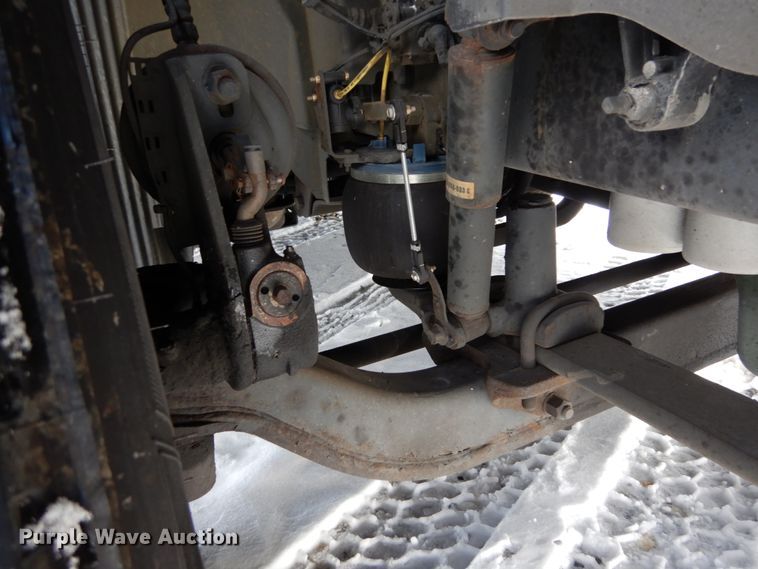 image for item DH2228 2013 Volvo VNL semi truck