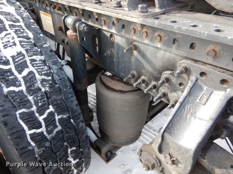 image for item DH2228 2013 Volvo VNL semi truck