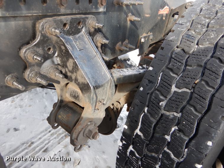 image for item DH2228 2013 Volvo VNL semi truck