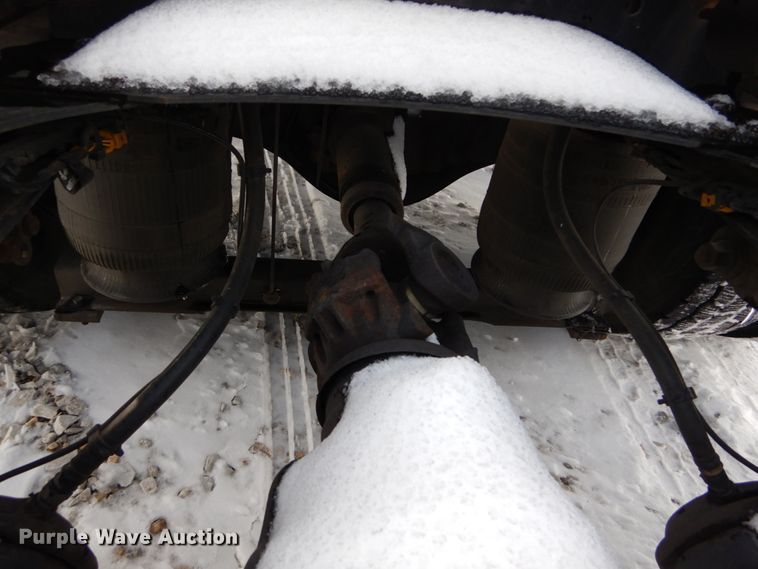 image for item DH2228 2013 Volvo VNL semi truck