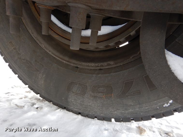 image for item DH2228 2013 Volvo VNL semi truck