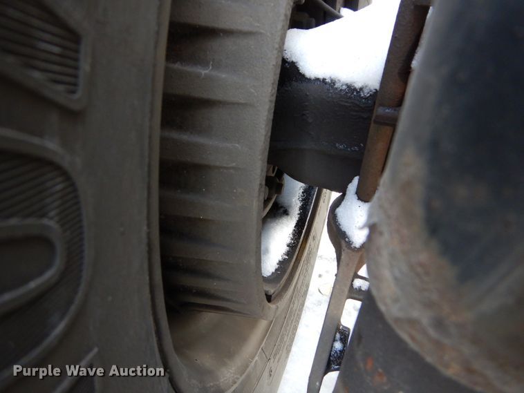 image for item DH2228 2013 Volvo VNL semi truck