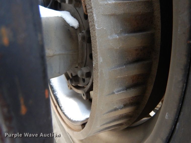 image for item DH2228 2013 Volvo VNL semi truck