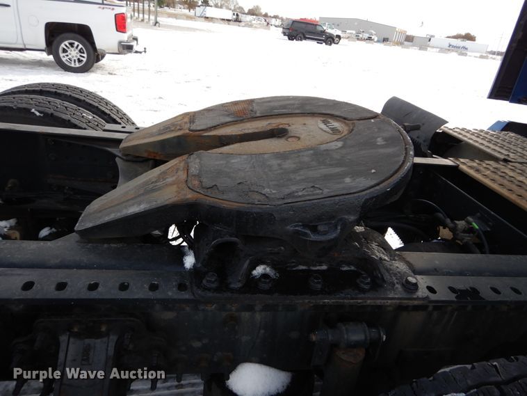 image for item DH2228 2013 Volvo VNL semi truck