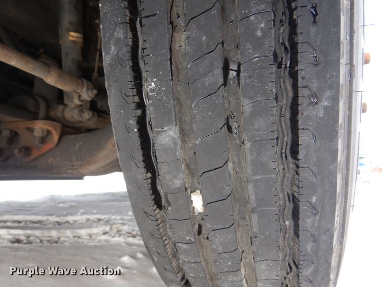 image for item DH2228 2013 Volvo VNL semi truck