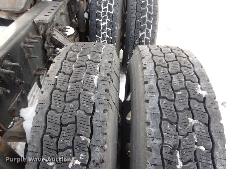 image for item DH2228 2013 Volvo VNL semi truck