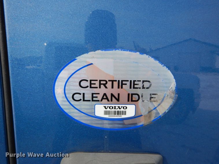 image for item DH2228 2013 Volvo VNL semi truck