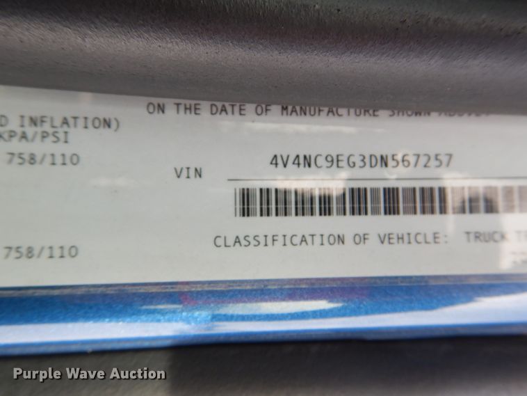 image for item DH2228 2013 Volvo VNL semi truck