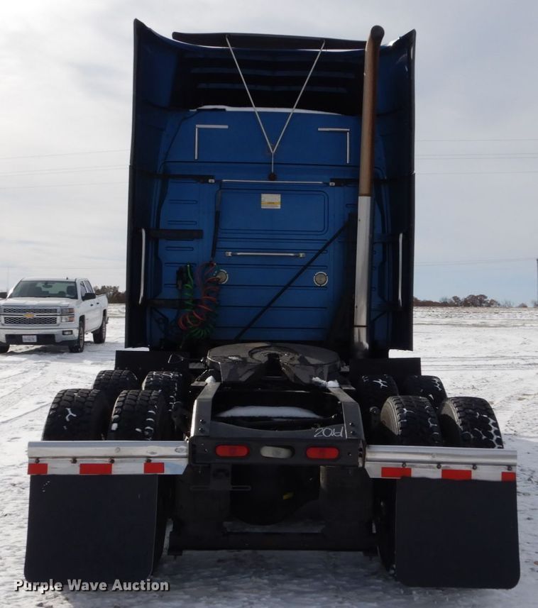 image for item DH2229 2013 Volvo VNL semi truck