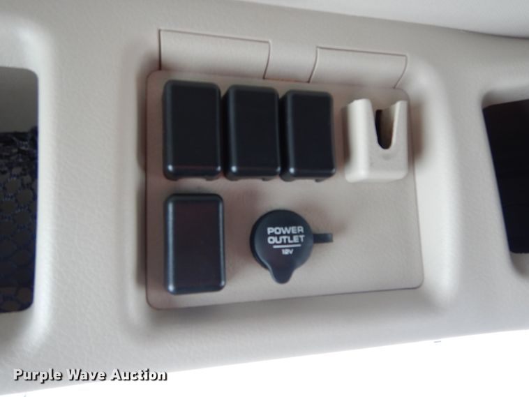 image for item DH2229 2013 Volvo VNL semi truck