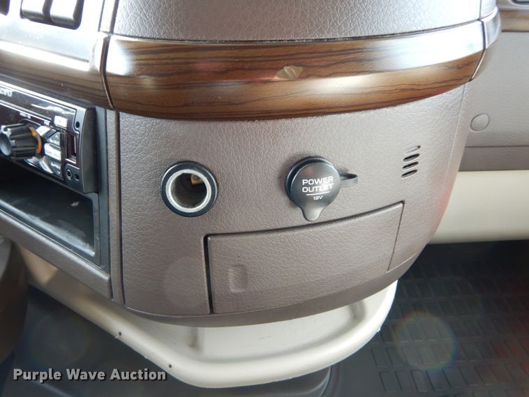 image for item DH2229 2013 Volvo VNL semi truck