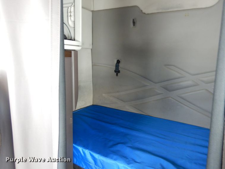 image for item DH2229 2013 Volvo VNL semi truck