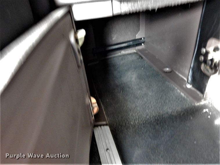 image for item DH2229 2013 Volvo VNL semi truck