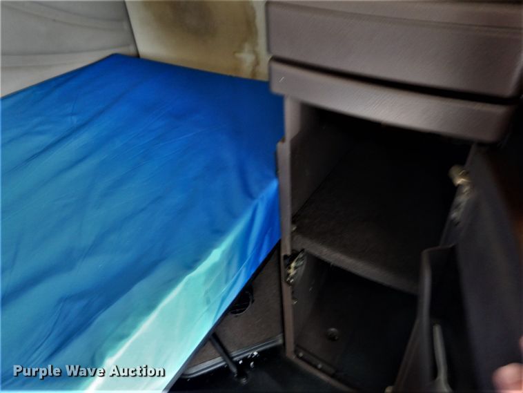 image for item DH2229 2013 Volvo VNL semi truck