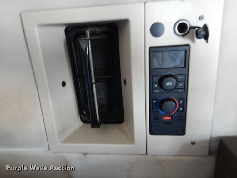 image for item DH2229 2013 Volvo VNL semi truck