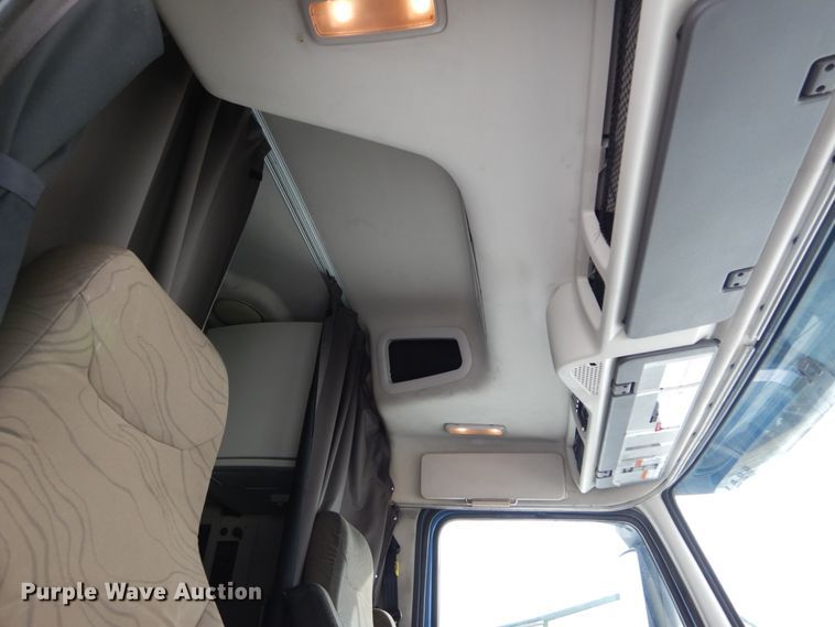 image for item DH2229 2013 Volvo VNL semi truck