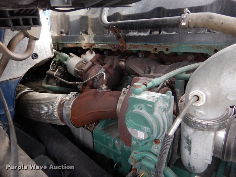 image for item DH2229 2013 Volvo VNL semi truck