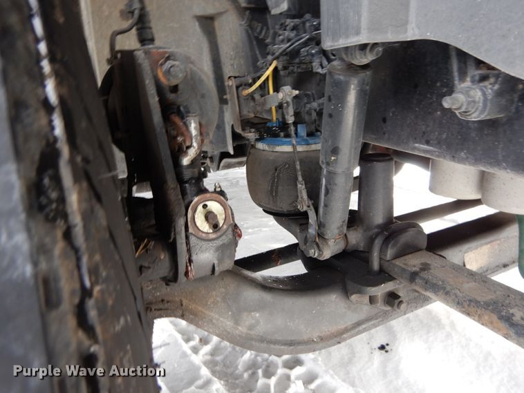 image for item DH2229 2013 Volvo VNL semi truck