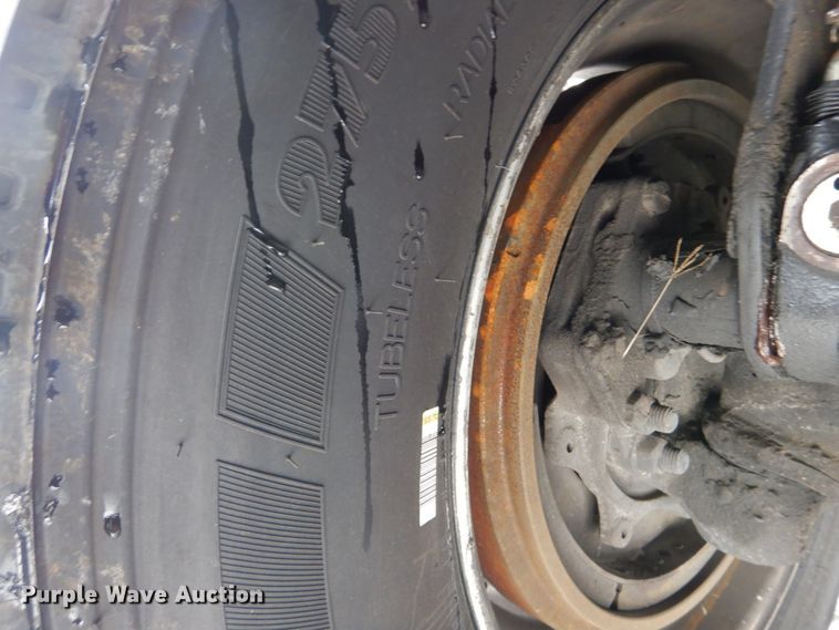 image for item DH2229 2013 Volvo VNL semi truck