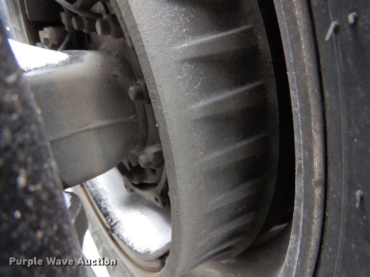 image for item DH2229 2013 Volvo VNL semi truck