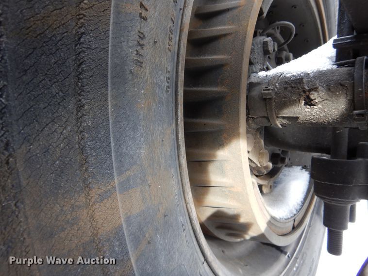 image for item DH2229 2013 Volvo VNL semi truck