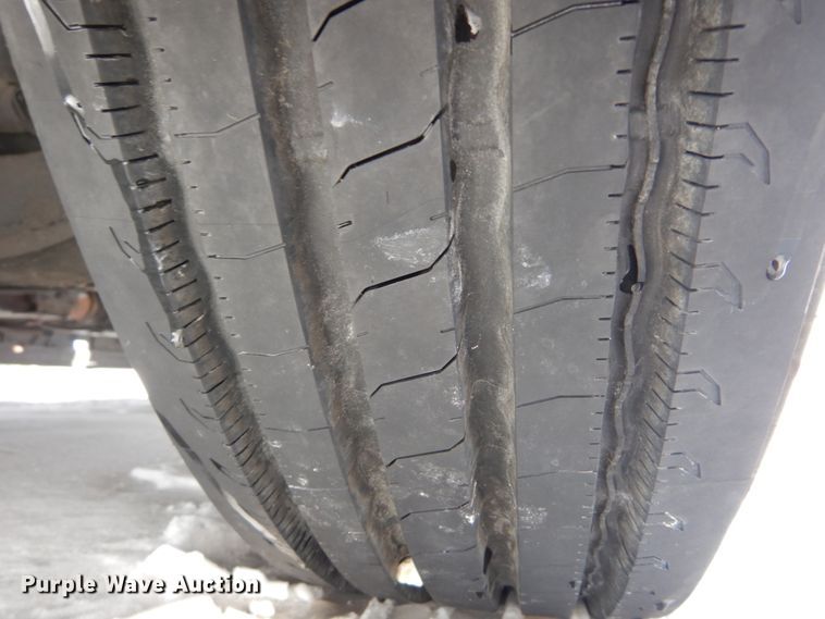 image for item DH2229 2013 Volvo VNL semi truck