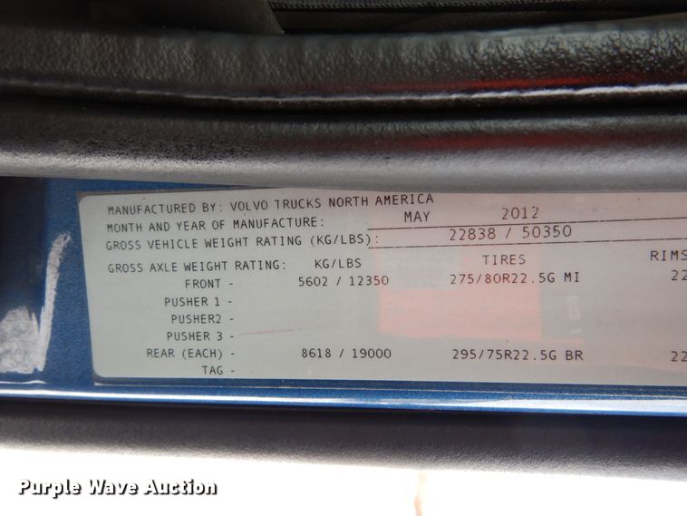 image for item DH2229 2013 Volvo VNL semi truck