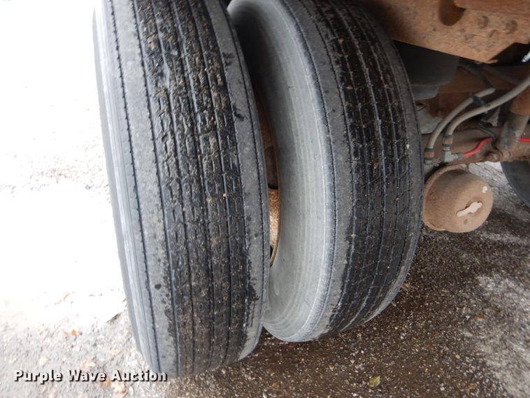 image for item DH6202 2005 Wabash dry van trailer