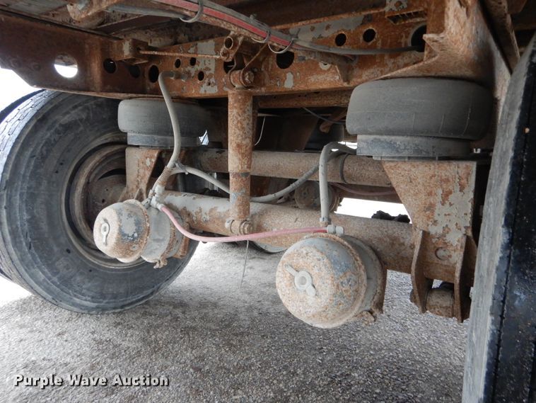 image for item DH6881 2005 Wabash dry van trailer