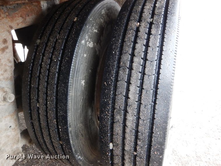 image for item DH6881 2005 Wabash dry van trailer