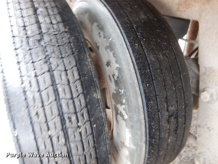 image for item DH6881 2005 Wabash dry van trailer