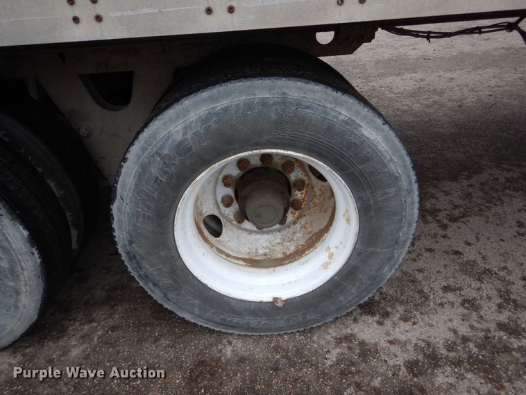 image for item DH6881 2005 Wabash dry van trailer