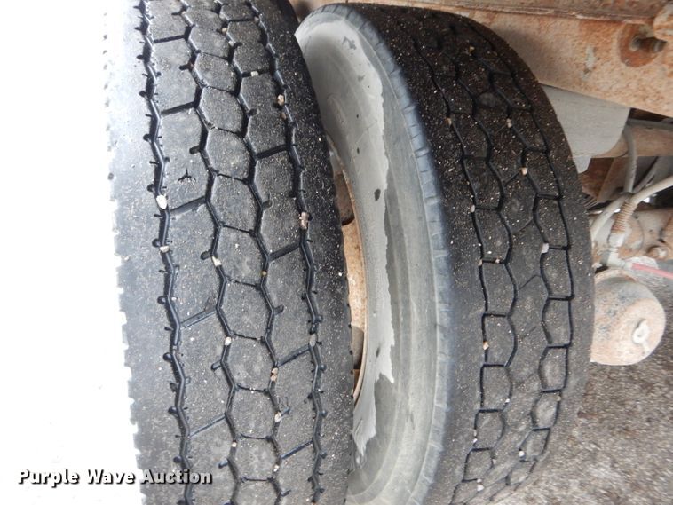 image for item DH6881 2005 Wabash dry van trailer