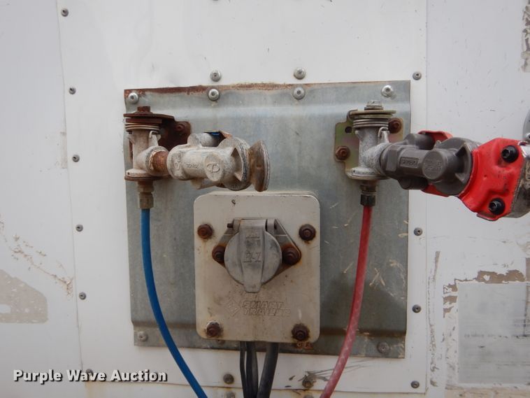 image for item DH6883 2005 Wabash dry van trailer