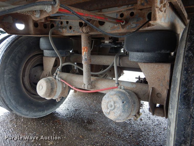 image for item DH6883 2005 Wabash dry van trailer