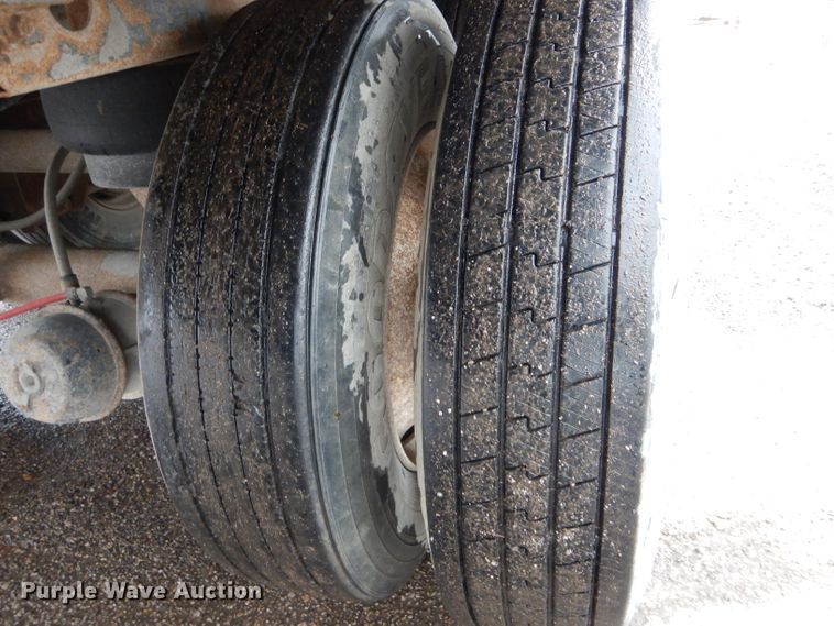 image for item DH6883 2005 Wabash dry van trailer