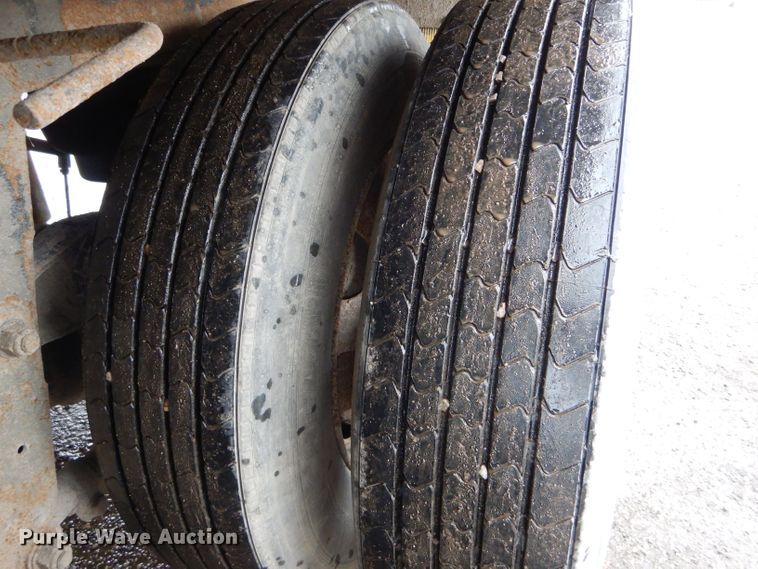 image for item DH6883 2005 Wabash dry van trailer