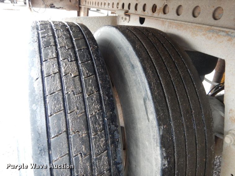 image for item DH6883 2005 Wabash dry van trailer