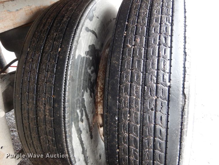 image for item DH6883 2005 Wabash dry van trailer