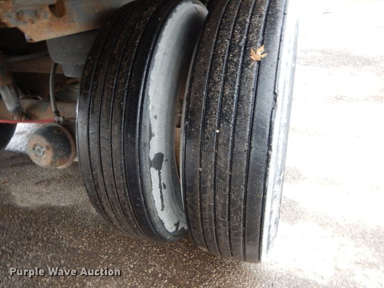 image for item DH6884 2005 Wabash dry van trailer