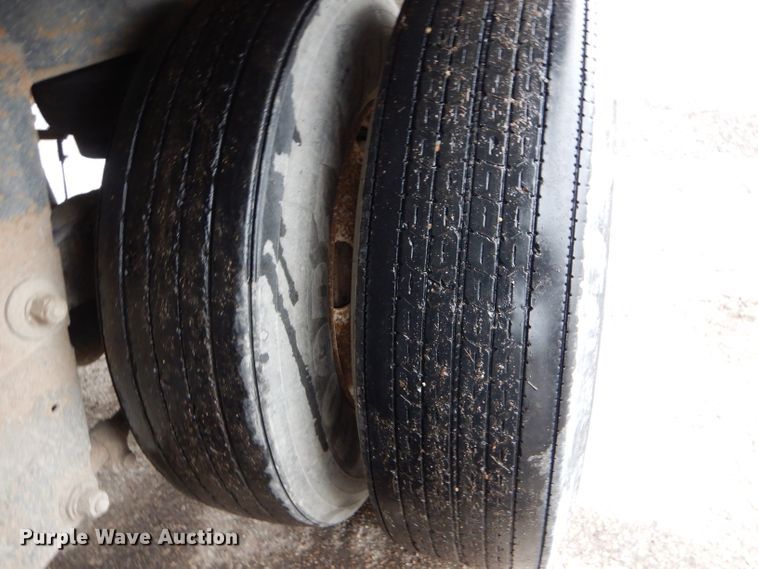 image for item DH6884 2005 Wabash dry van trailer