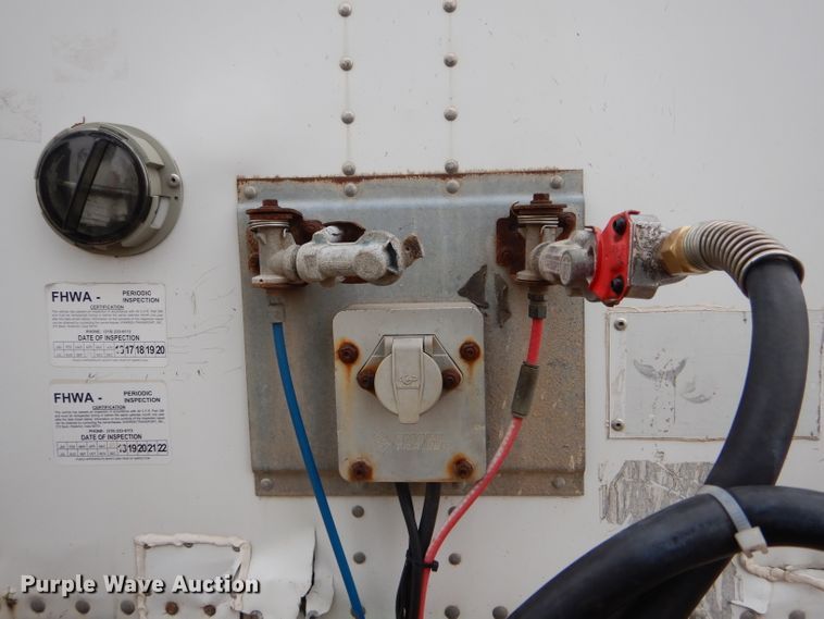 image for item DH6886 2005 Wabash dry van trailer