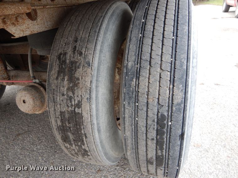 image for item DH6886 2005 Wabash dry van trailer