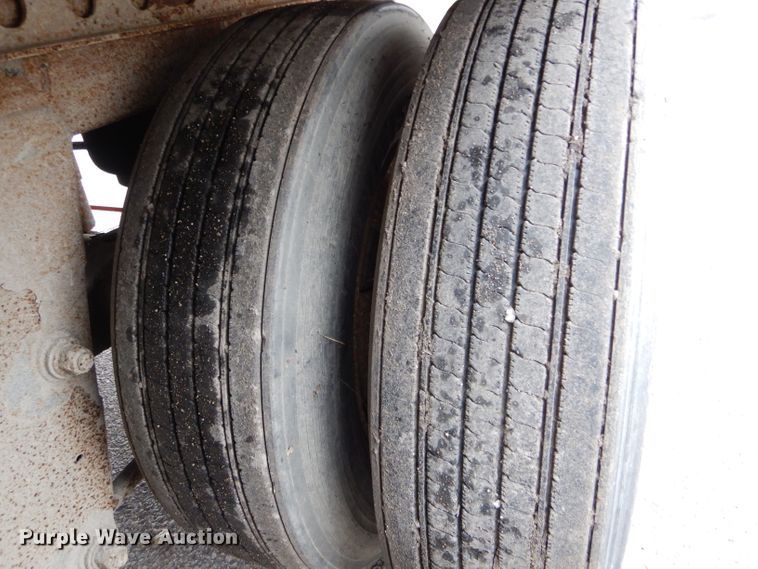 image for item DH6886 2005 Wabash dry van trailer