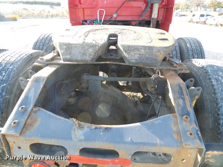 image for item DI0730 2003 Volvo VN semi truck